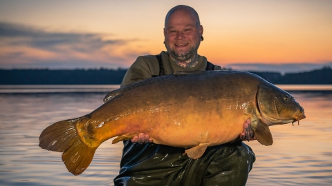 Zwischen den Welten – Angeln vom XXL-Schlauchboot mit Marius Häßner (Teil 2)